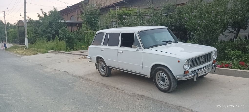 Jiguli2102sotiladi