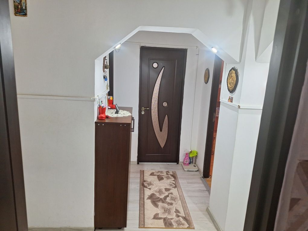 Proprietar vând apartament 3 camere zona triaj