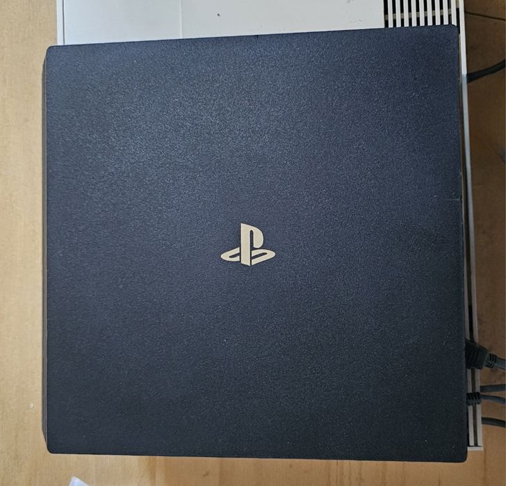 Vand consola PS4 Pro