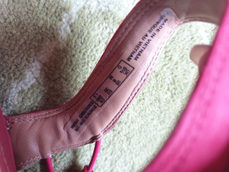 Летни сандали Clarks