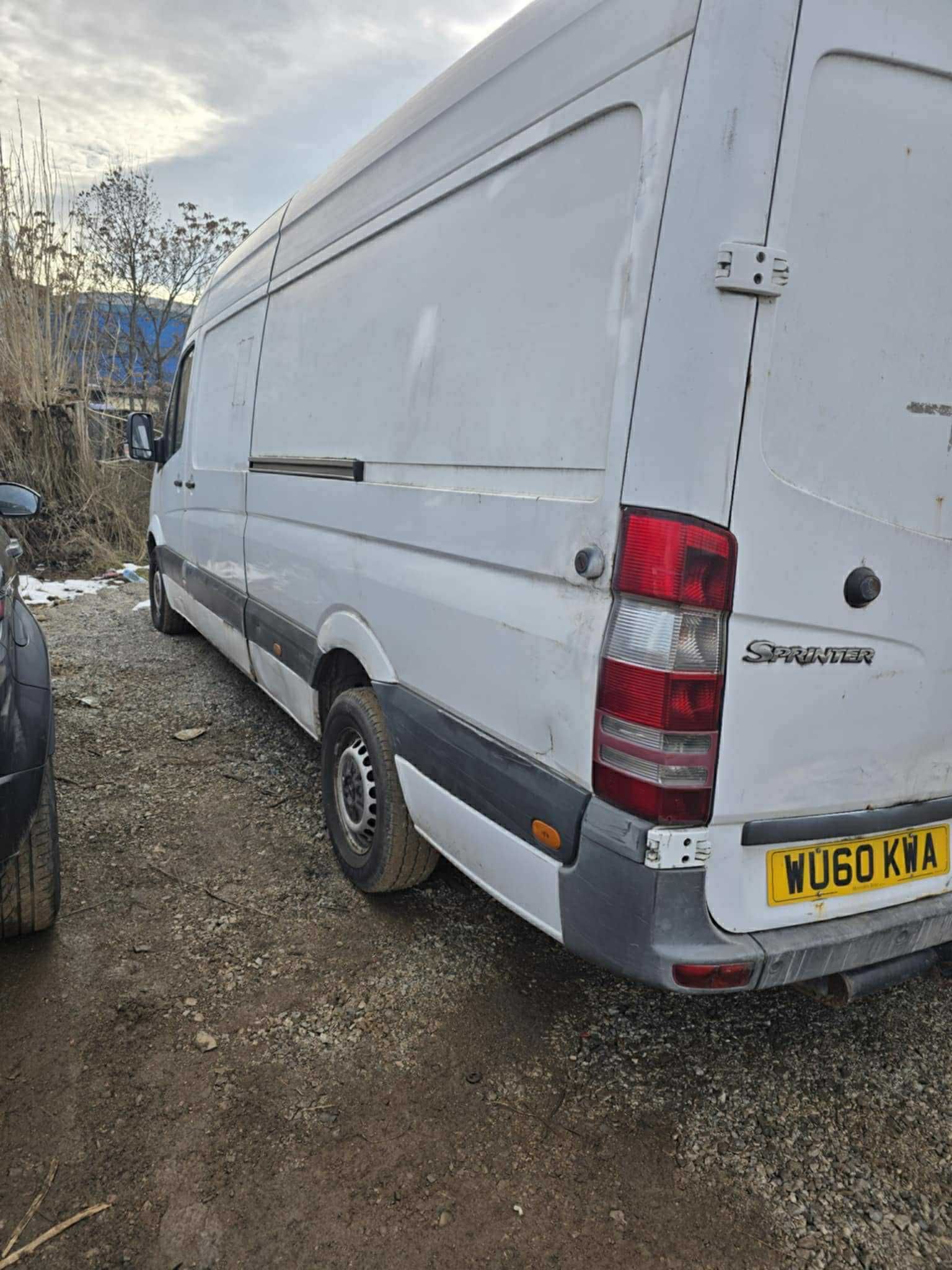 Продавам Sprinter 313