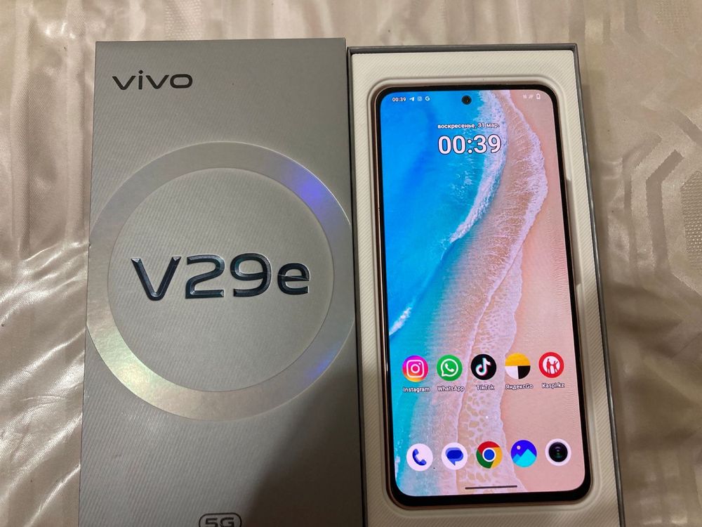 Смартфон Vivo V29e 5G 8 ГБ/256 ГБ золотистый