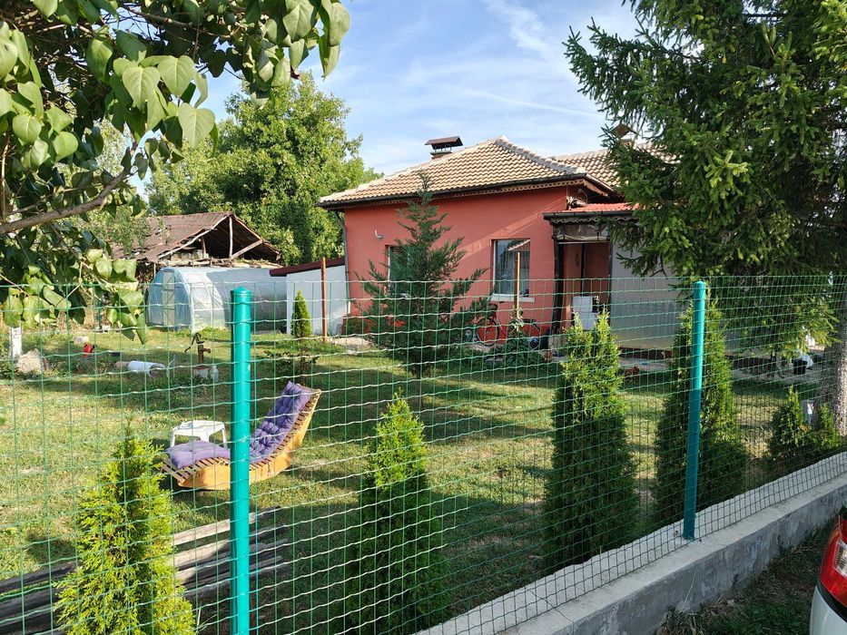 Продавам къща в с. Долни Раковец.