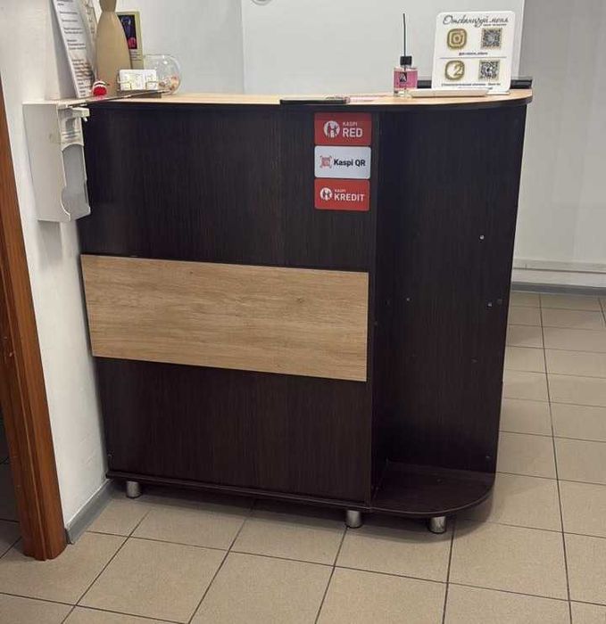 Шкаф, ресепшн, стол