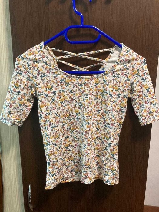 Bluza Bershka cu model floral