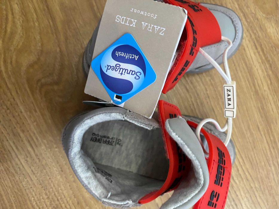 нови бебешки обувки