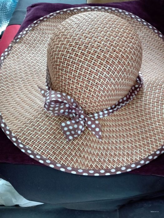 Vând pălărie de soare de dama