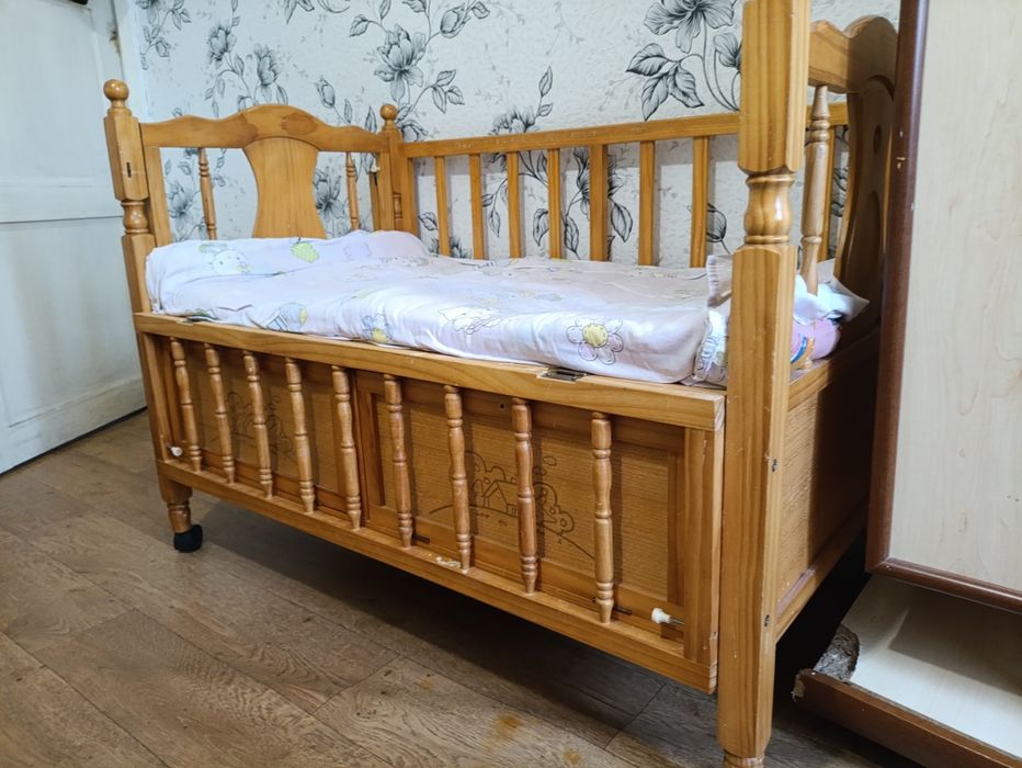 Детская кроватка