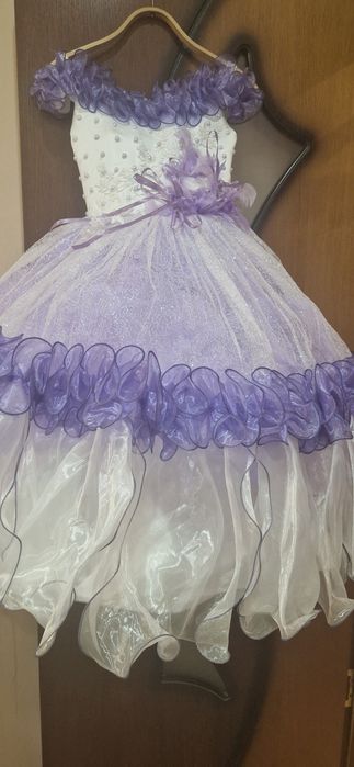 Продаётся нарядное платье для девочки