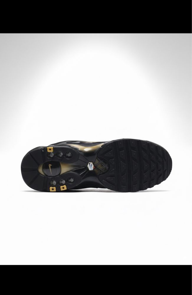 Nike Air Max Plus Black & Gold – сила и стил във всяка стъпка!