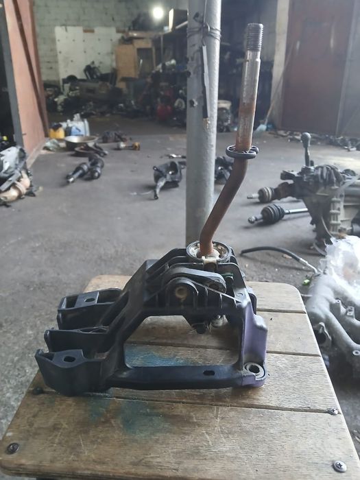 Рычаг кулисы в салоне Тойота Королла 120 Toyota Corolla E120