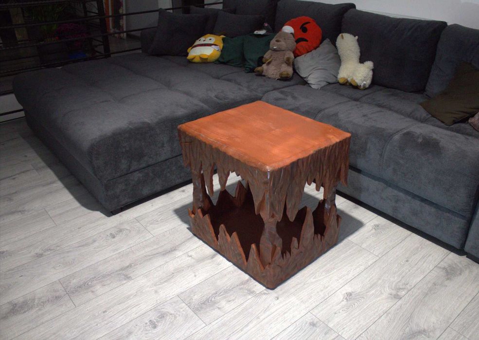 Masa de cafea din lemn de pin sculptata de mana