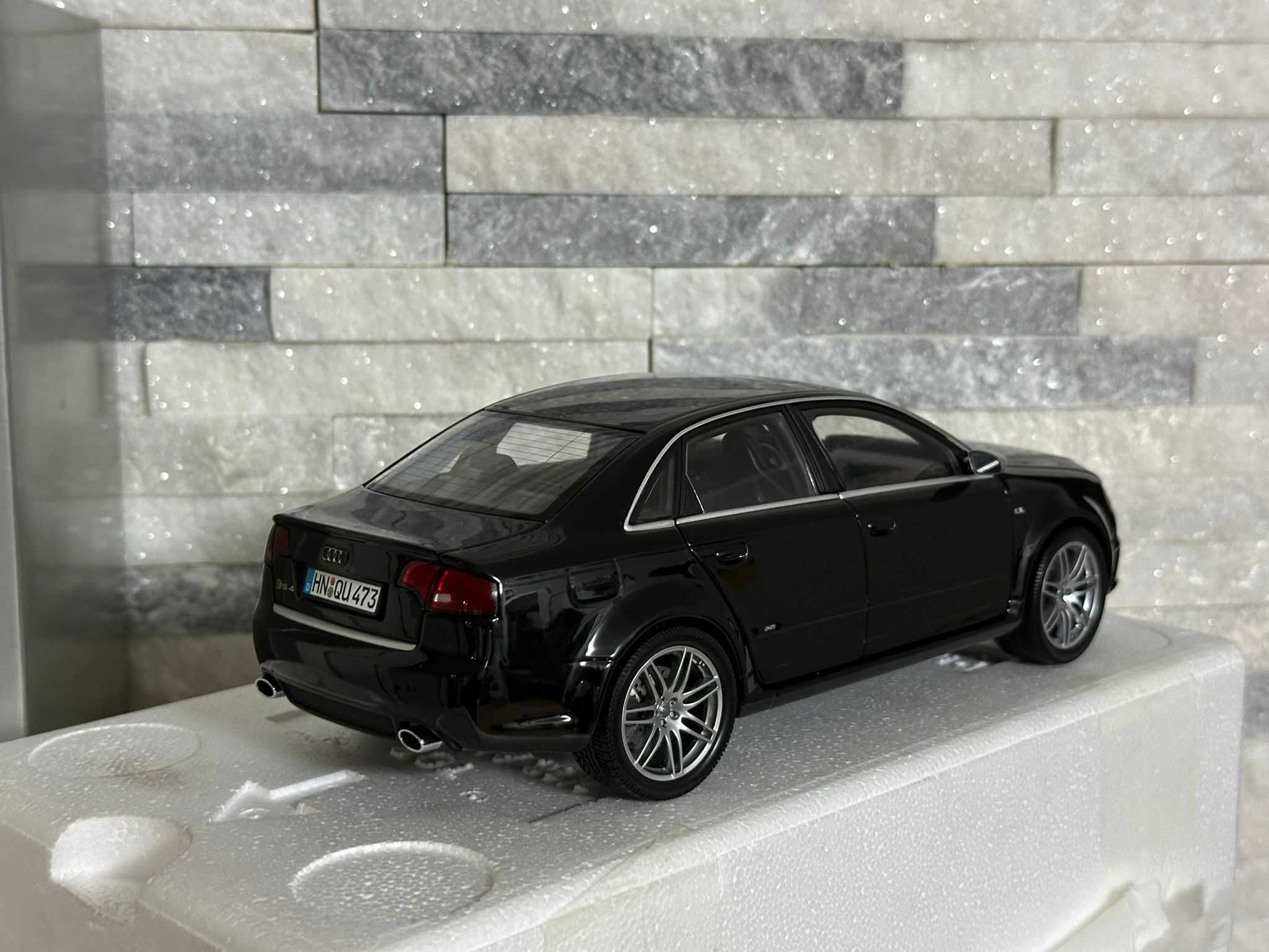macheta audi rs4 b7 minichamps 1:18