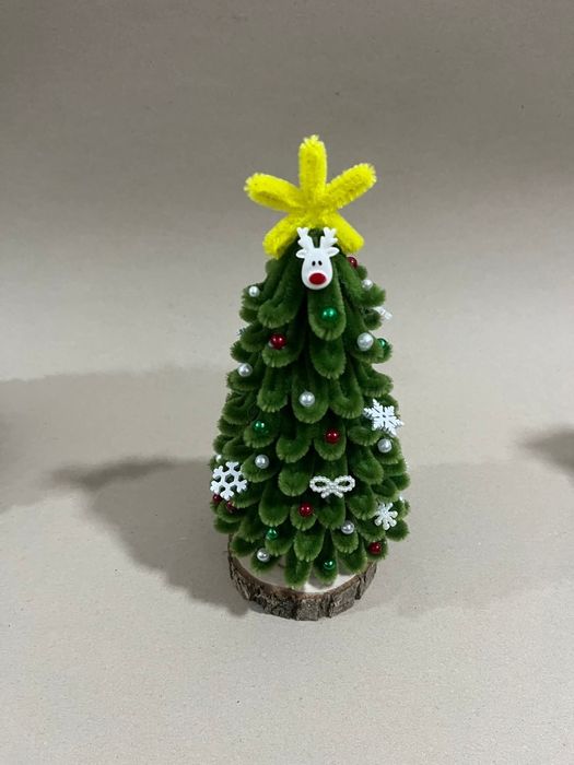 Brăduți,ornamente de crăciun, buchete de flori toate realizate manual