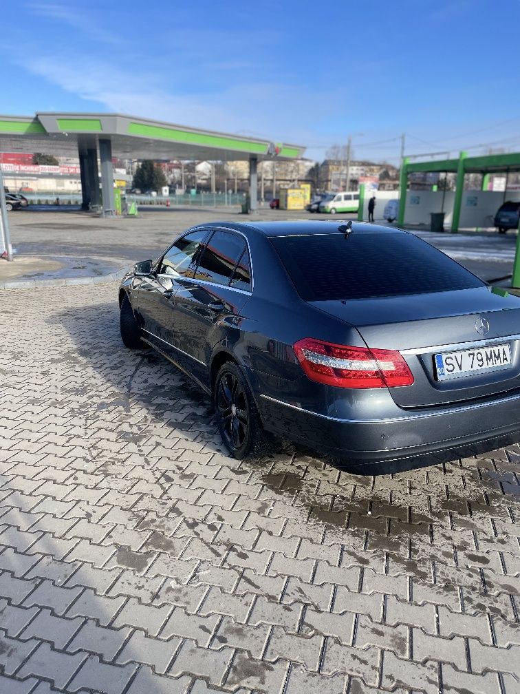 Vans Mercedes E200