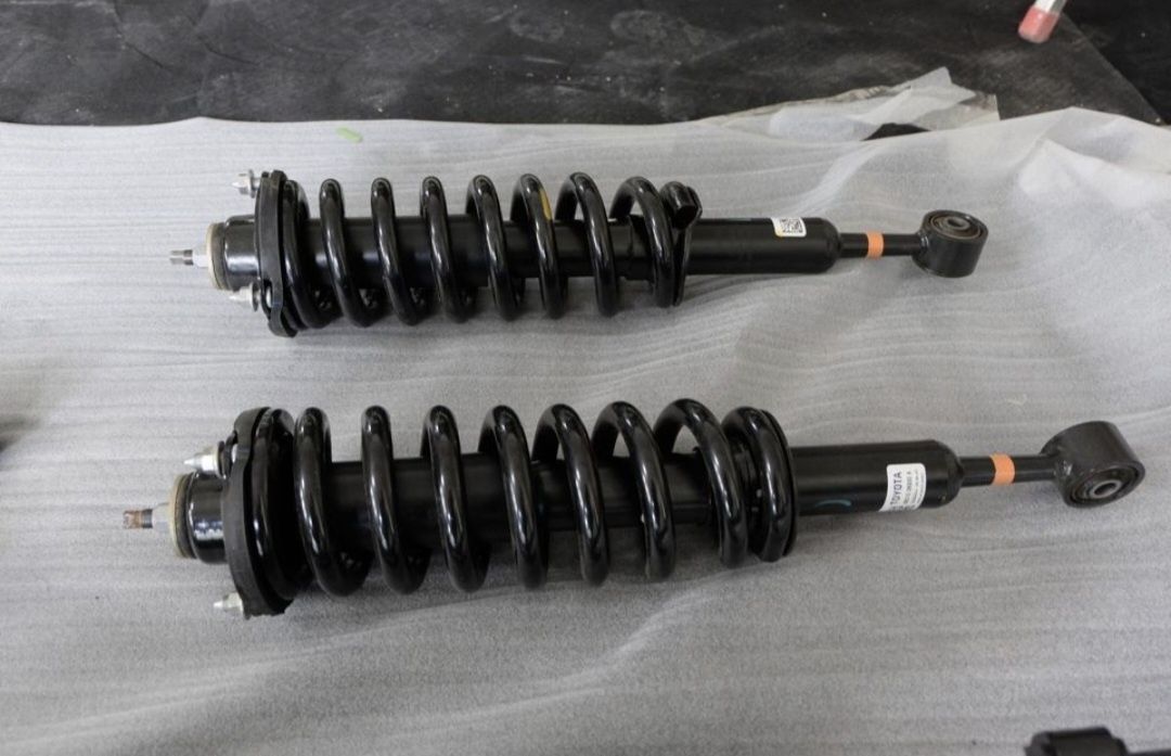 Roti Jante Originale Toyota Hilux 265 60 18.  Bara fata