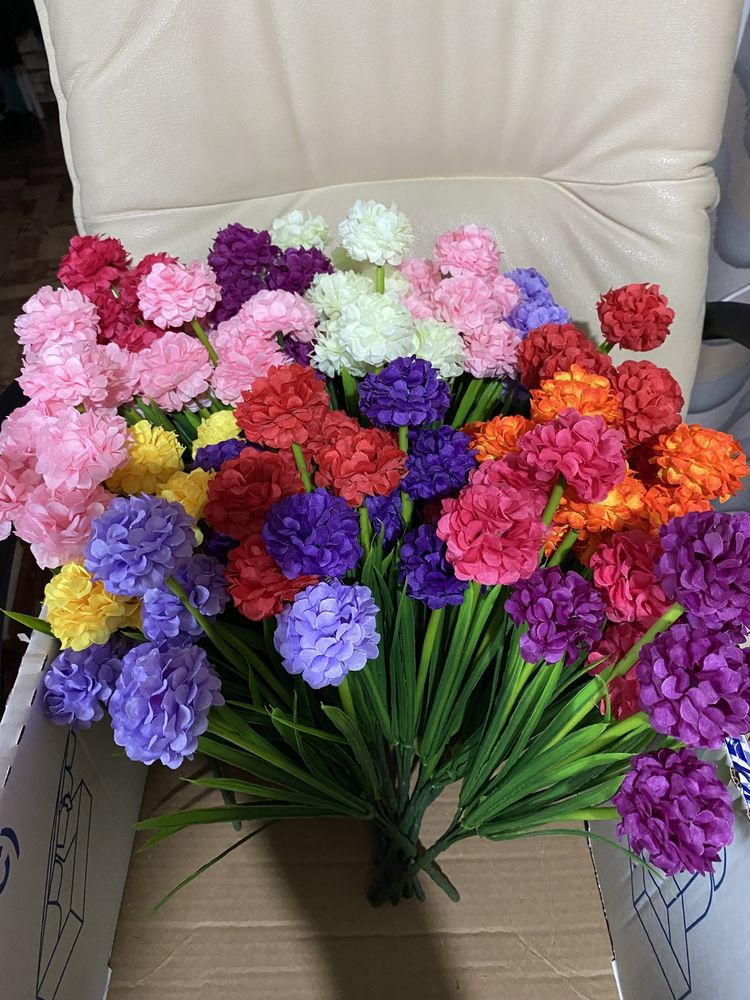 Продаются искусственные цветы для родительского дня