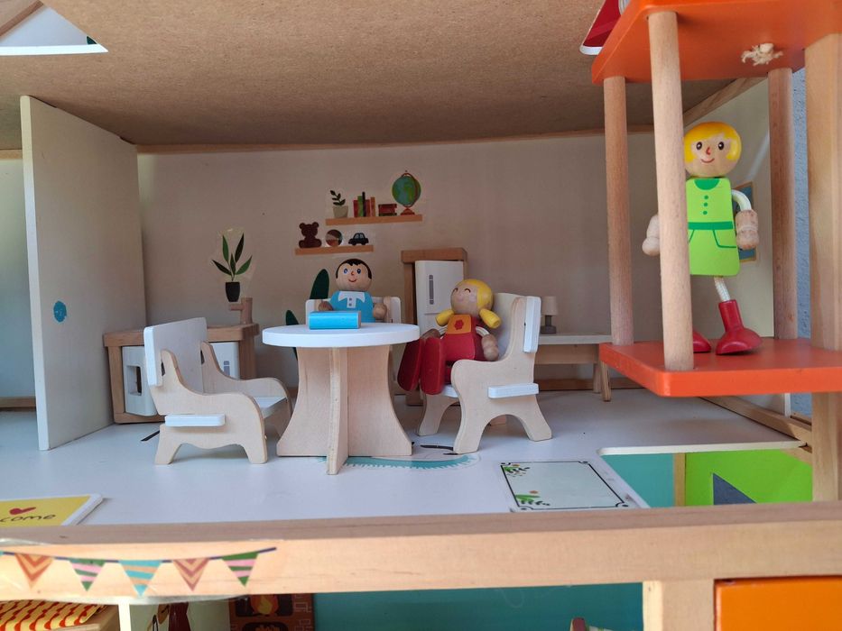 Casuta de papusi Mare , cu foarte multe accesorii