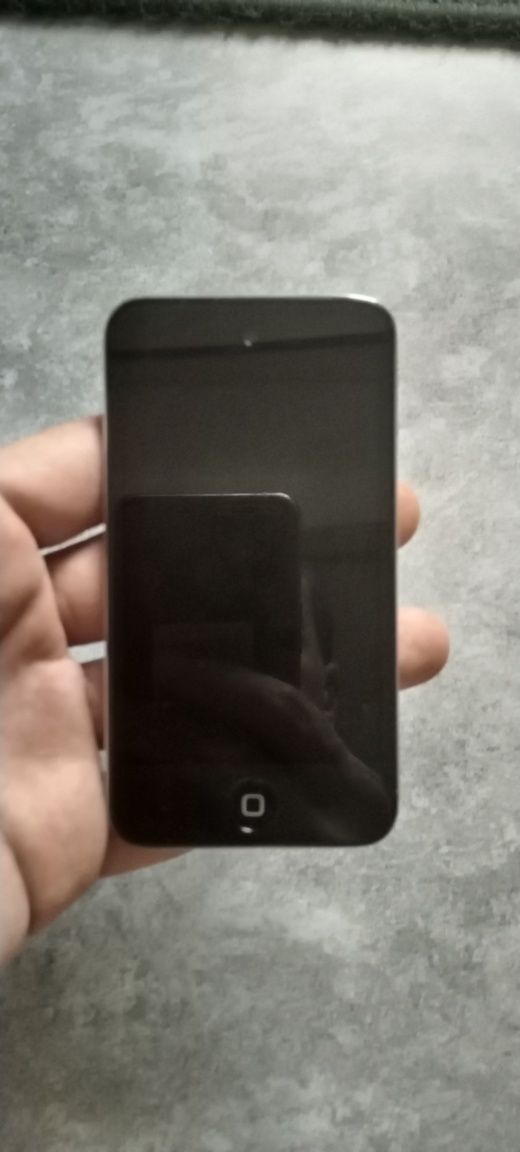 Apple iPod Touch 4го поколения 8Gb