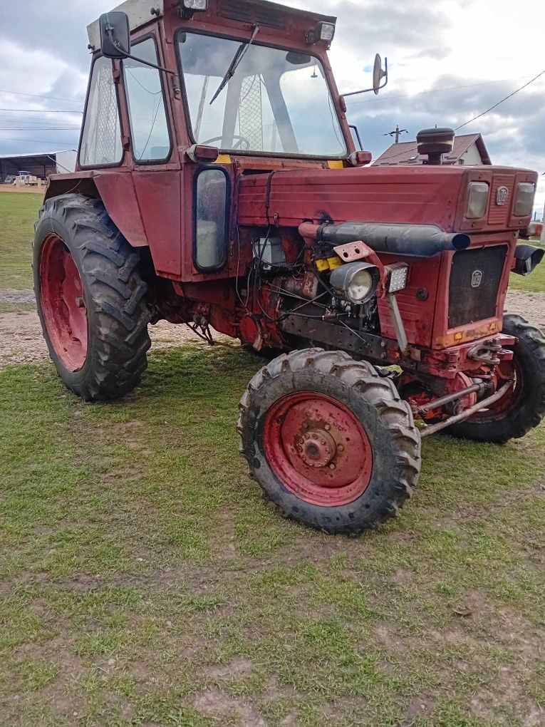 Vând tractor U651 4×4