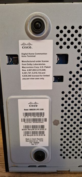 Dispozitivul este un receptor TV digital set top box marca Cisco