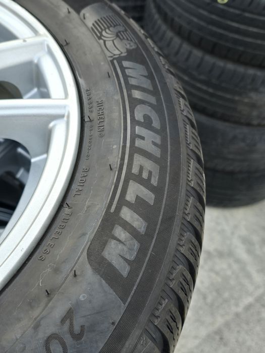 2 Броя 205/60/16 Michelin 7,6mm 2021DOT