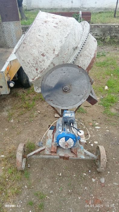 Betoniera de vânzare în stare buna de funcționare.
