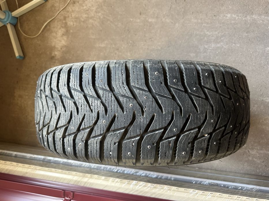 Резина на 215/55/17 в отличном состоянии