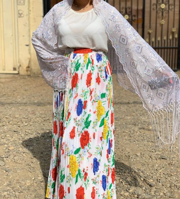 Fuste plisate țiganesti și conpleuri