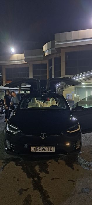 Tesla model x 2017 yil.