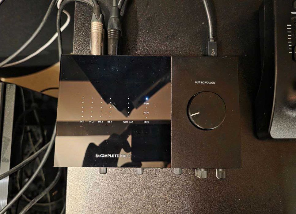 Звуковата карта Native Instruments Komplete Audio 6 mkii