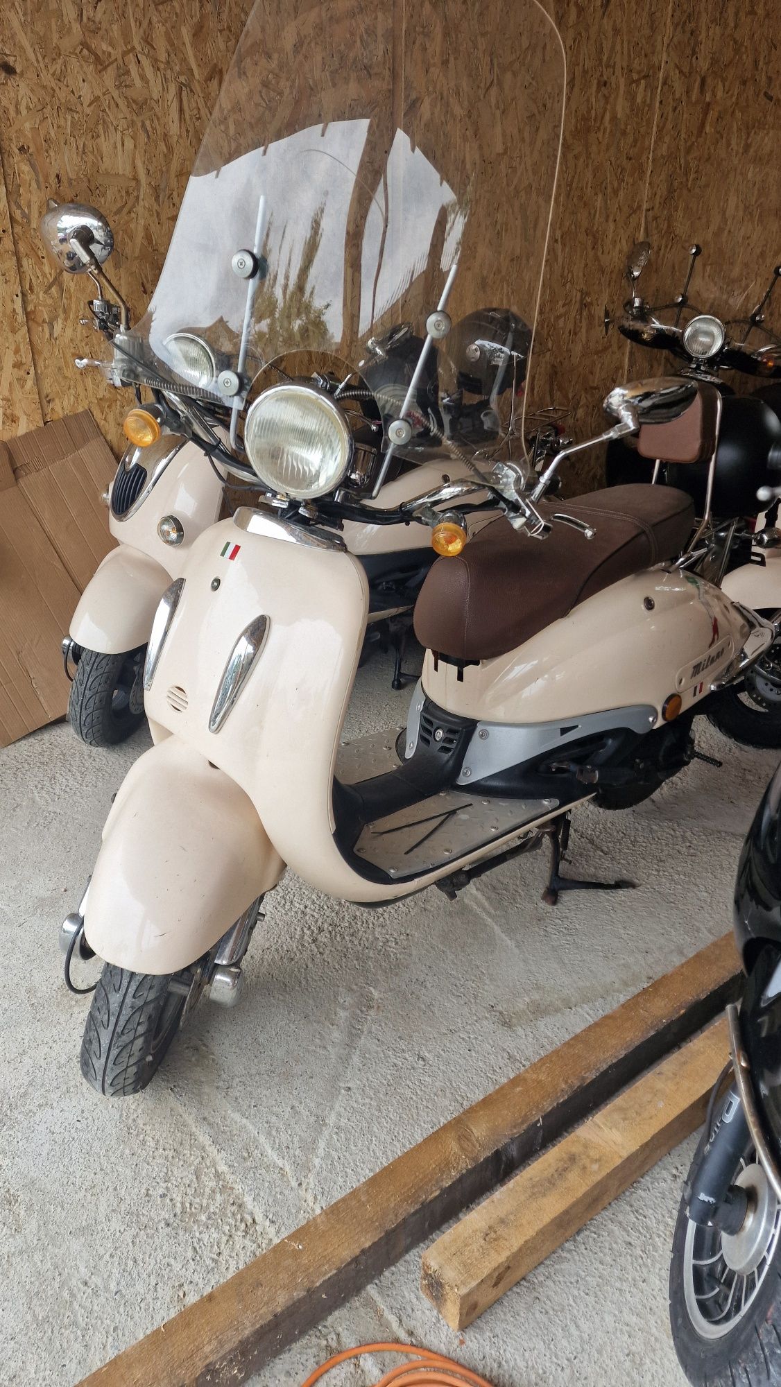 Vand retro scutere fara permis