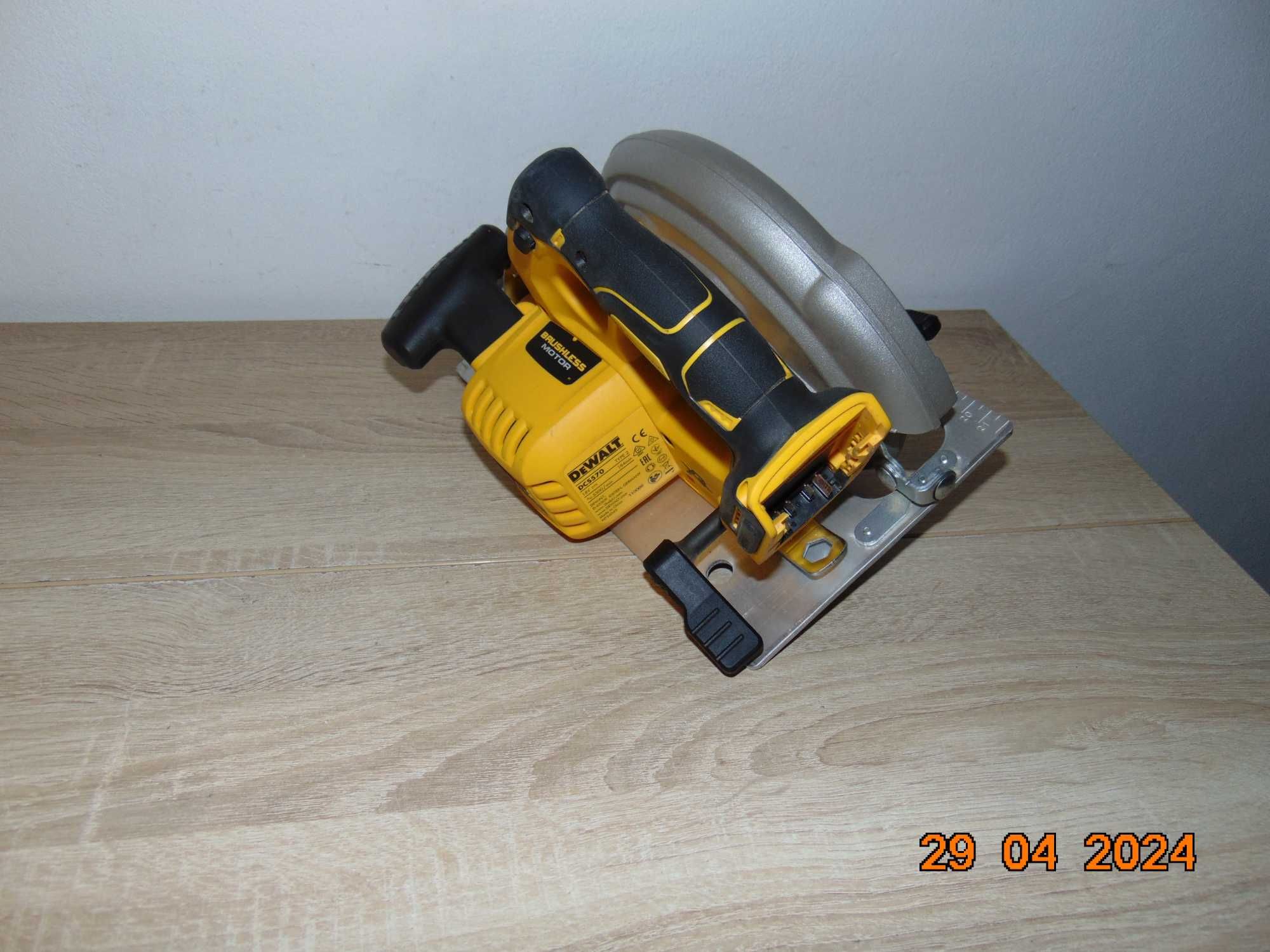 Dewalt DCS 570  corp circular de mana