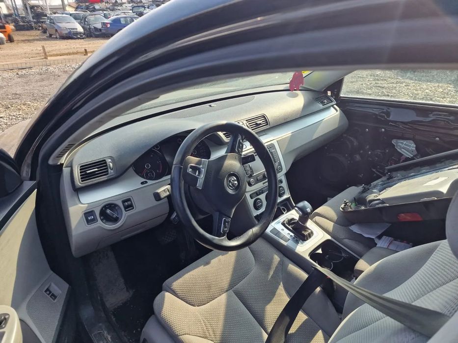 Dezmembram Volkswagen Passat B6, an 2010, 2.0 TDI cod CBB, cutie DSG