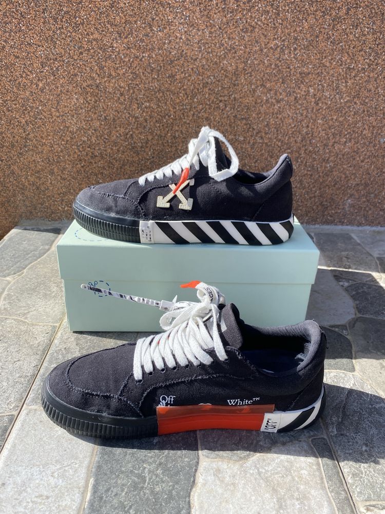 Off White Vulcanized Sneackers