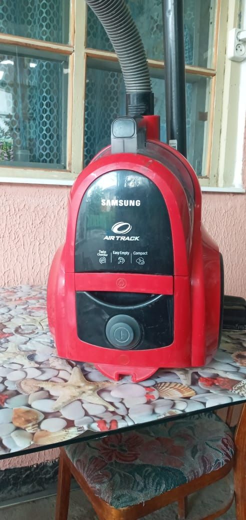 Пылесос Samsung.