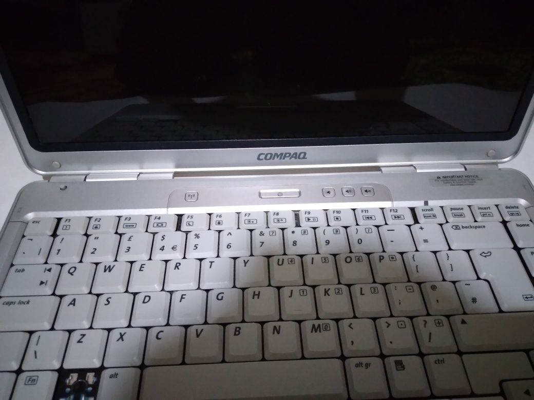 Vând leptop compaq