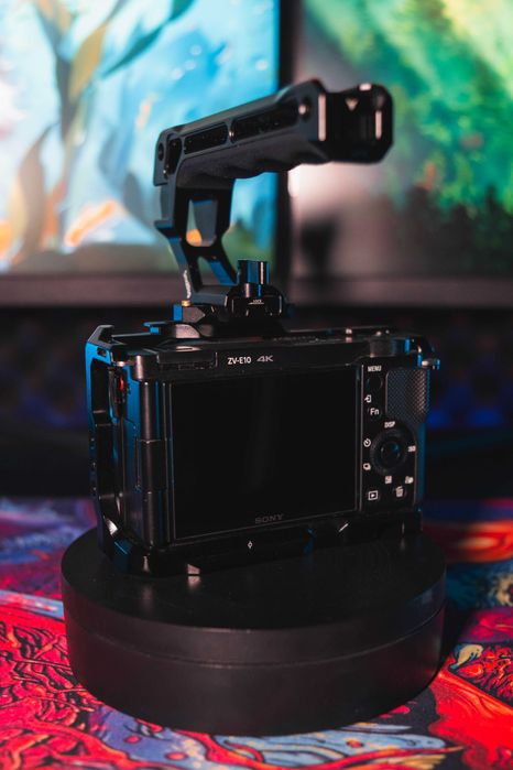 Kit Sony ZV-E10 4K, Cage, Handheld Grip, Baterii si cablu HDMI