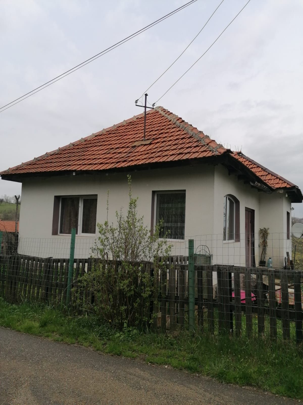 Vând casă în sat Cerișor, nr. 48