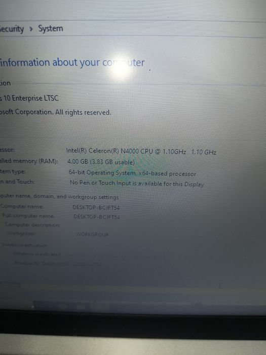 Laptop Lenovo forte puțin folosit