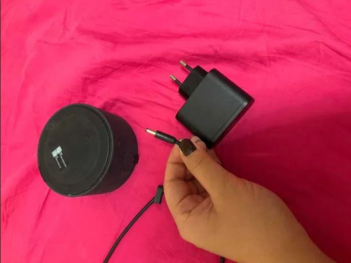 на Алису блок питания-зарядка