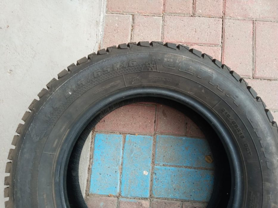 продам зимнюю шину 215/65/16