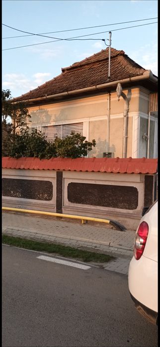 Casă de vânzare și pământ în Leorinț