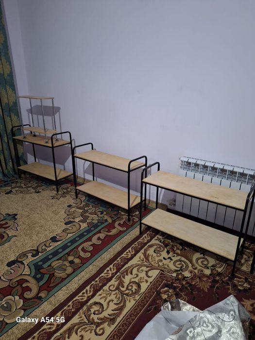 Аяқ киім қоятын .өте мықты. Үсті фанер асты темір