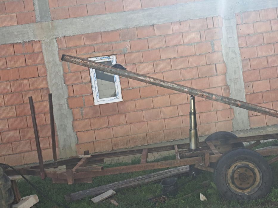 Vând remorca pe o axa basculabila