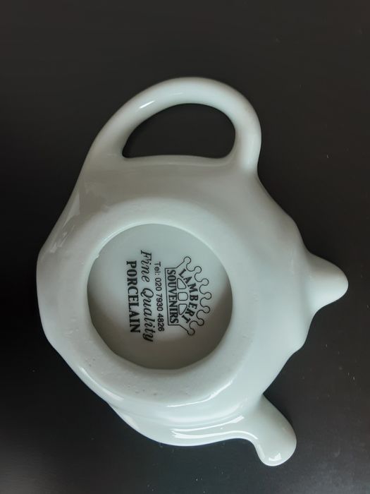 Suvenir Lambert London