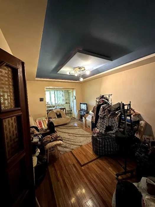 Ц2 17- maktab yonida 4/4/4 90m2 sotiladi !!!