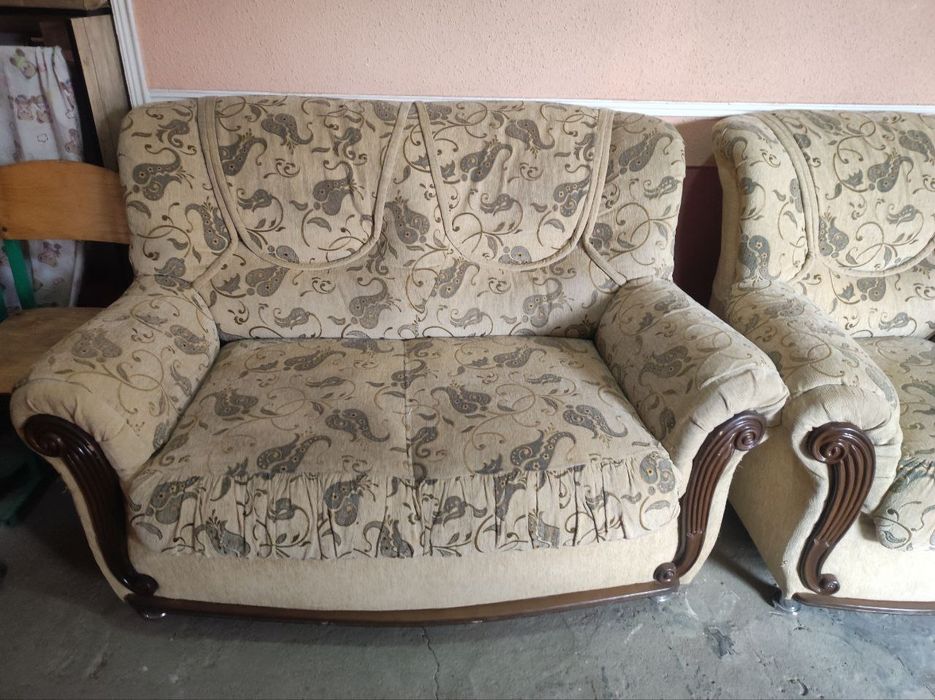 Диван и кресло сотилади