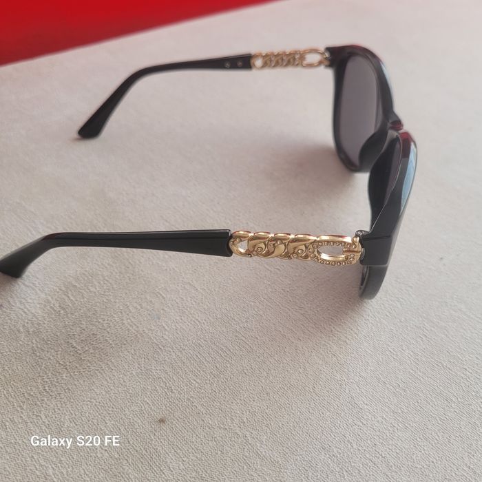 Ochelari de soare Guess