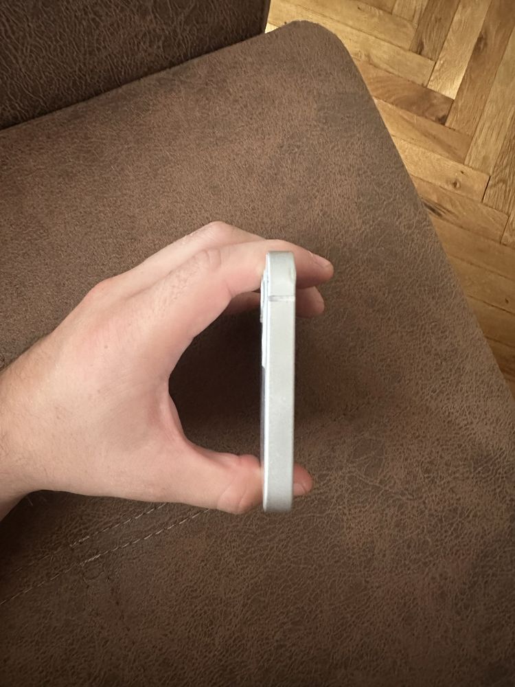 Iphone 12 / 128gb със 100% капацитет на батерия!